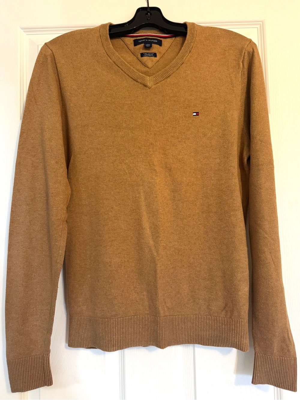 Tommy Hilfiger Women's V-Neck Sweater in Camel/Tan